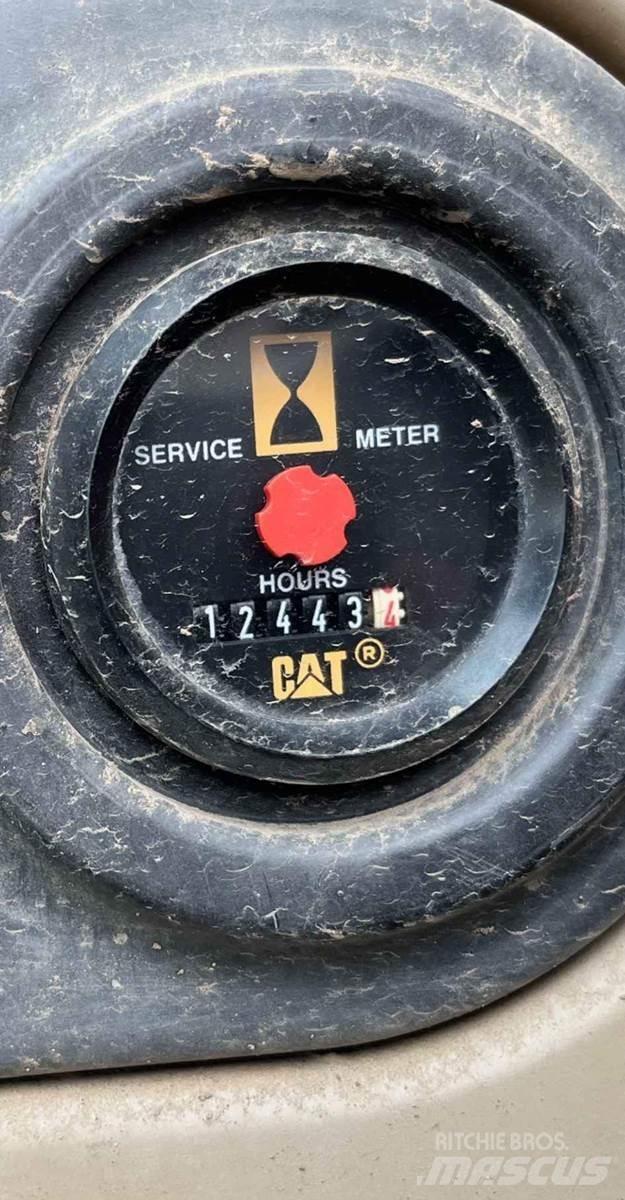 CAT 325CL Vikšriniai ekskavatoriai