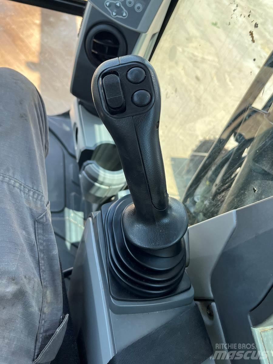 CAT 325FL Vikšriniai ekskavatoriai