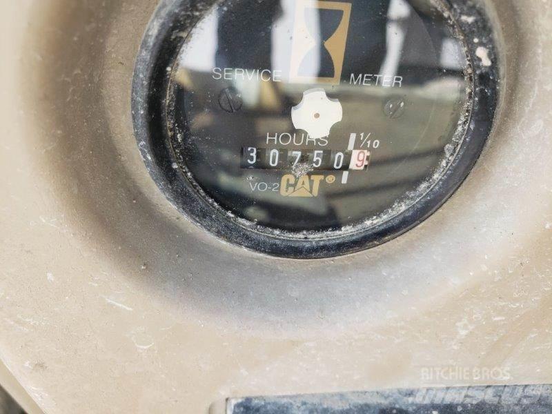 CAT 325L Vikšriniai ekskavatoriai