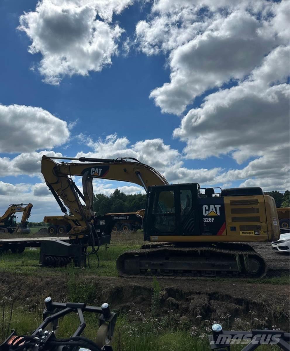CAT 326FL Vikšriniai ekskavatoriai