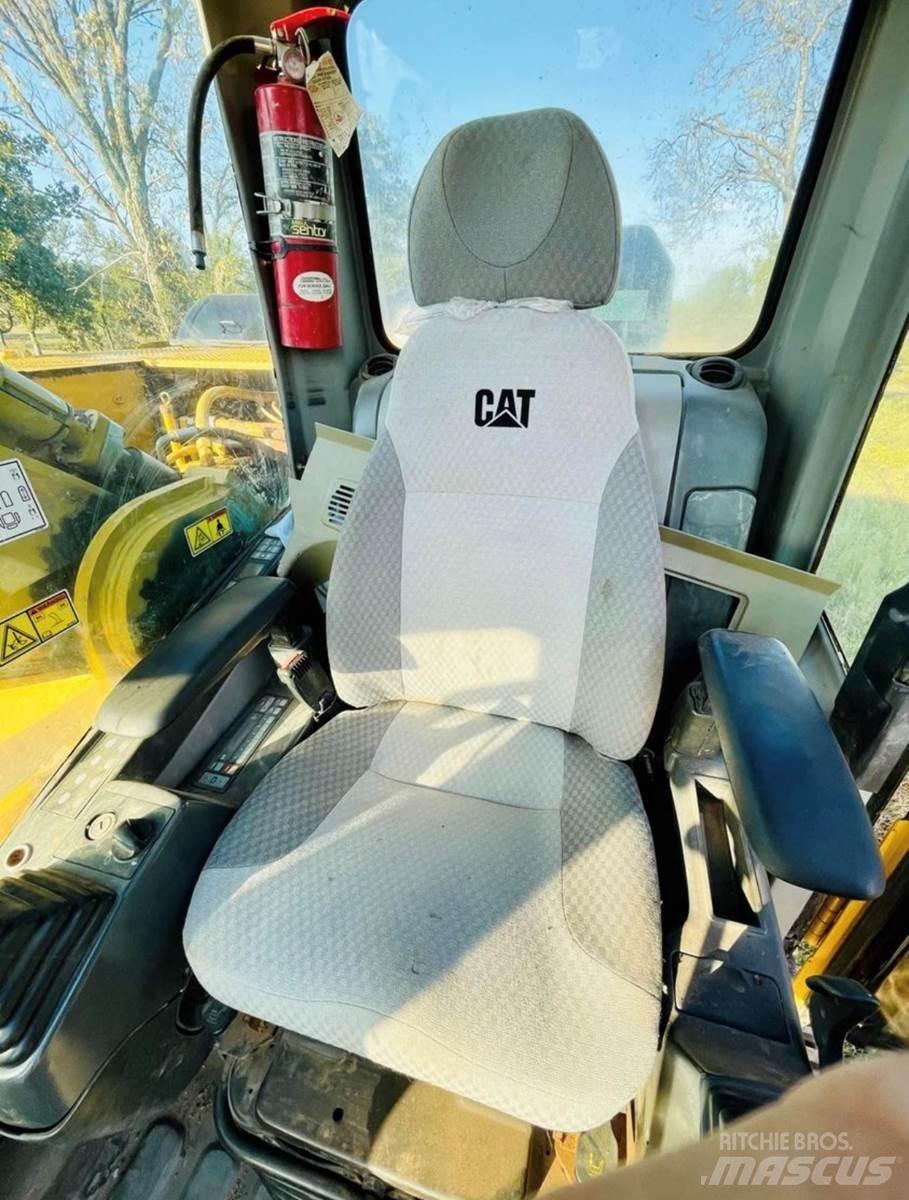 CAT 330DL Vikšriniai ekskavatoriai