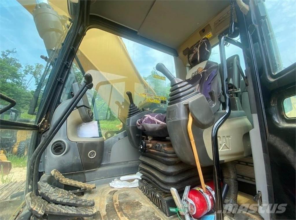 CAT 330DL Vikšriniai ekskavatoriai