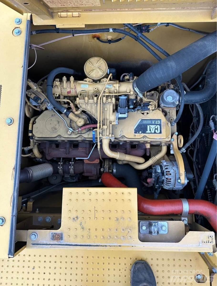 CAT 330GC Vikšriniai ekskavatoriai