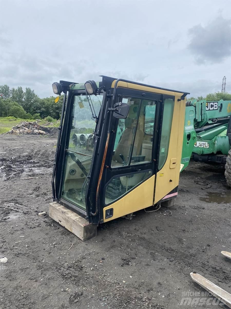 CAT 365 Kabinos ir interjeras