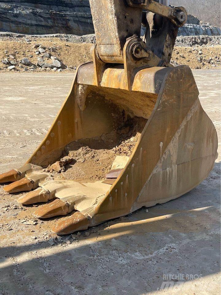 CAT 374DL Vikšriniai ekskavatoriai