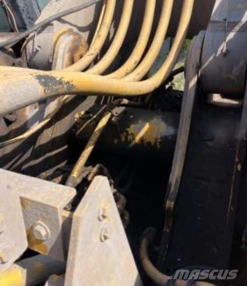 CAT 390FL Vikšriniai ekskavatoriai