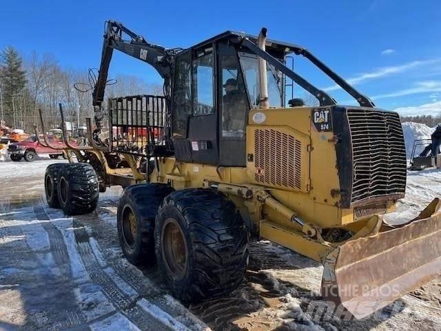 CAT 574 Naudoti miškovežiai (Forvarderiai)