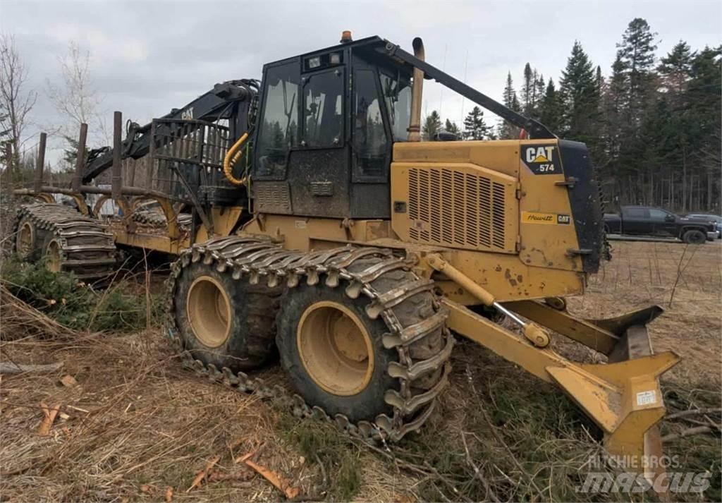 CAT 574 Naudoti miškovežiai (Forvarderiai)