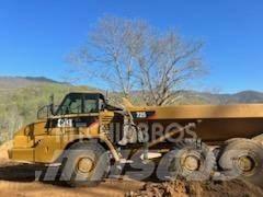 CAT 735 Krovininiai furgonai