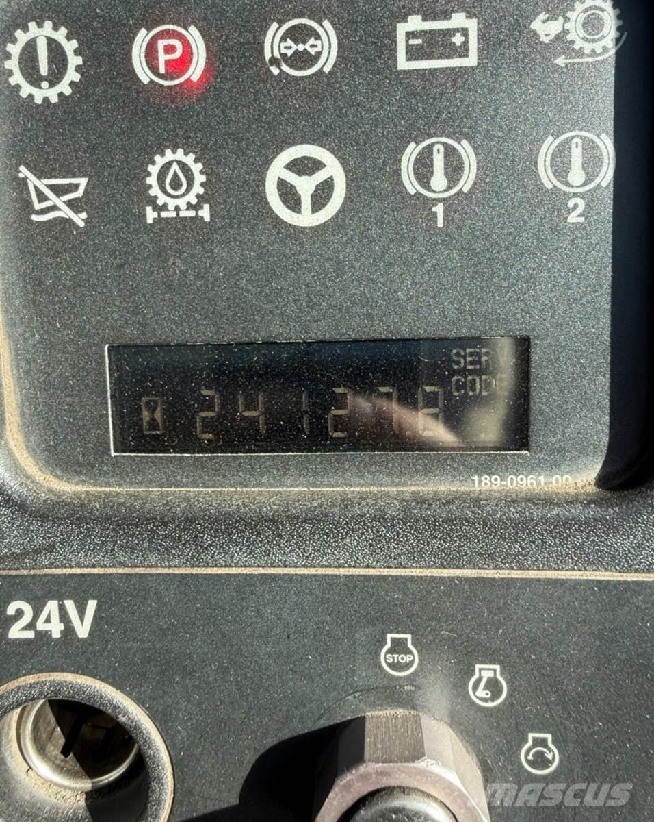 CAT 740B Karjeriniai savivarčiai