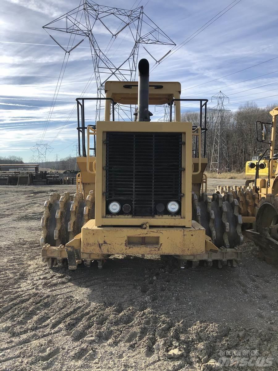 CAT 815B Gruntiniai volai