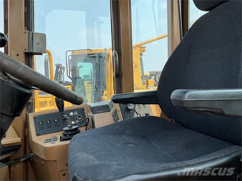 CAT 815F Gruntiniai volai