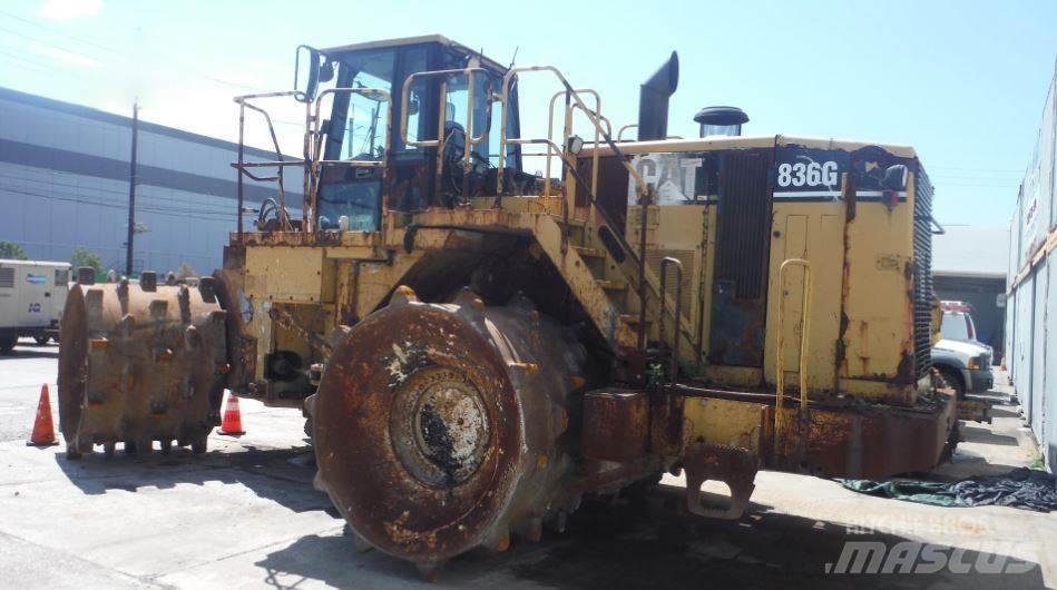 CAT 836G Atliekų presai