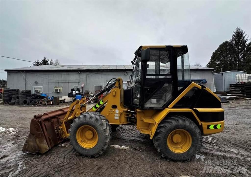 CAT 906 Naudoti ratiniai krautuvai
