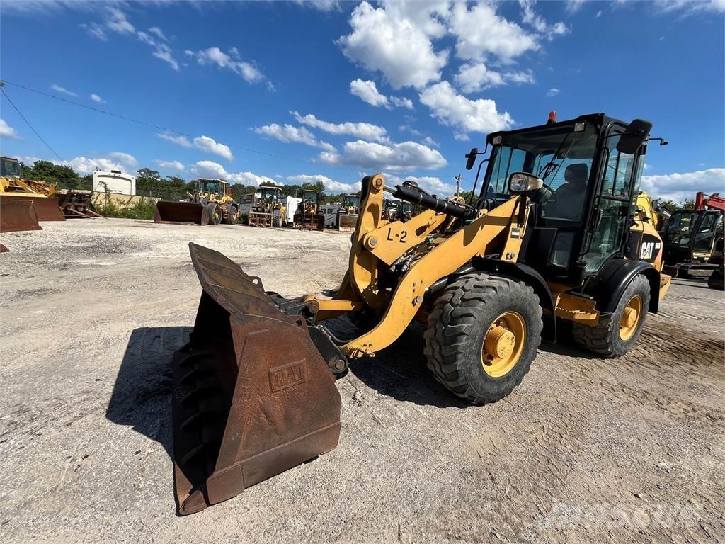 CAT 906 Naudoti ratiniai krautuvai