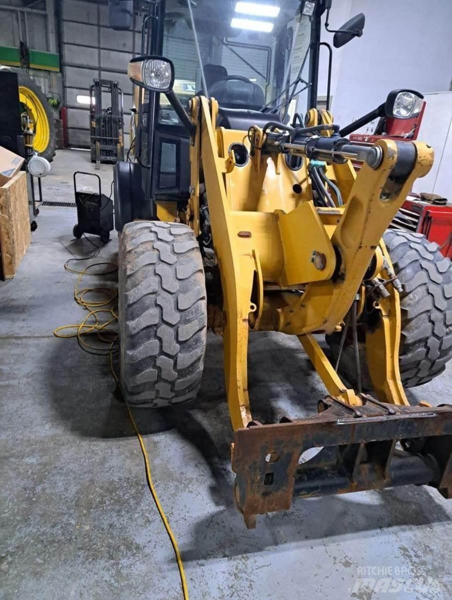 CAT 906H Naudoti ratiniai krautuvai