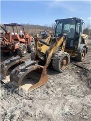 CAT 906H2 Naudoti ratiniai krautuvai
