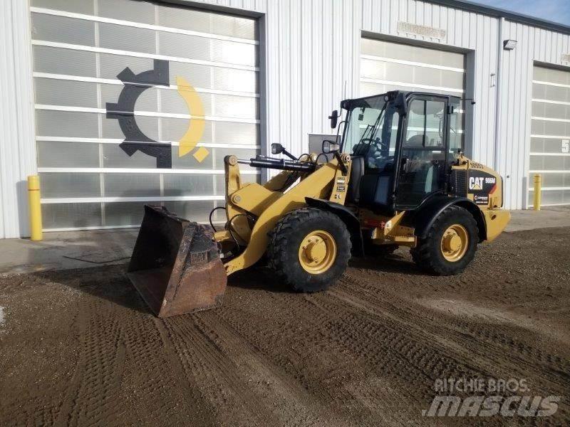 CAT 906M Naudoti ratiniai krautuvai