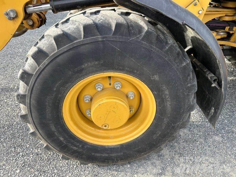 CAT 906M Naudoti ratiniai krautuvai