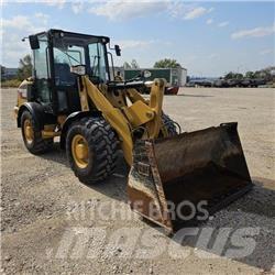 CAT 906M Naudoti ratiniai krautuvai