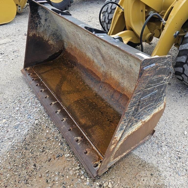 CAT 906M Naudoti ratiniai krautuvai
