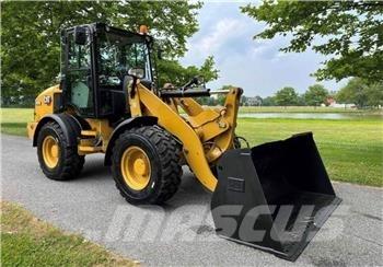 CAT 908M Naudoti ratiniai krautuvai