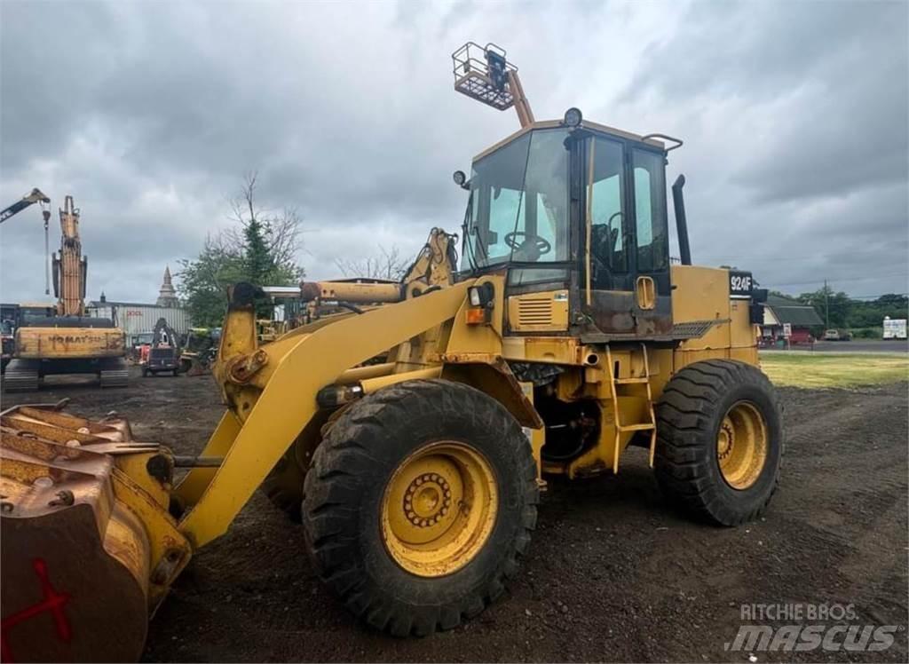 CAT 924F Naudoti ratiniai krautuvai
