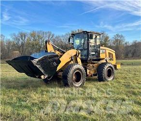 CAT 924K Naudoti ratiniai krautuvai