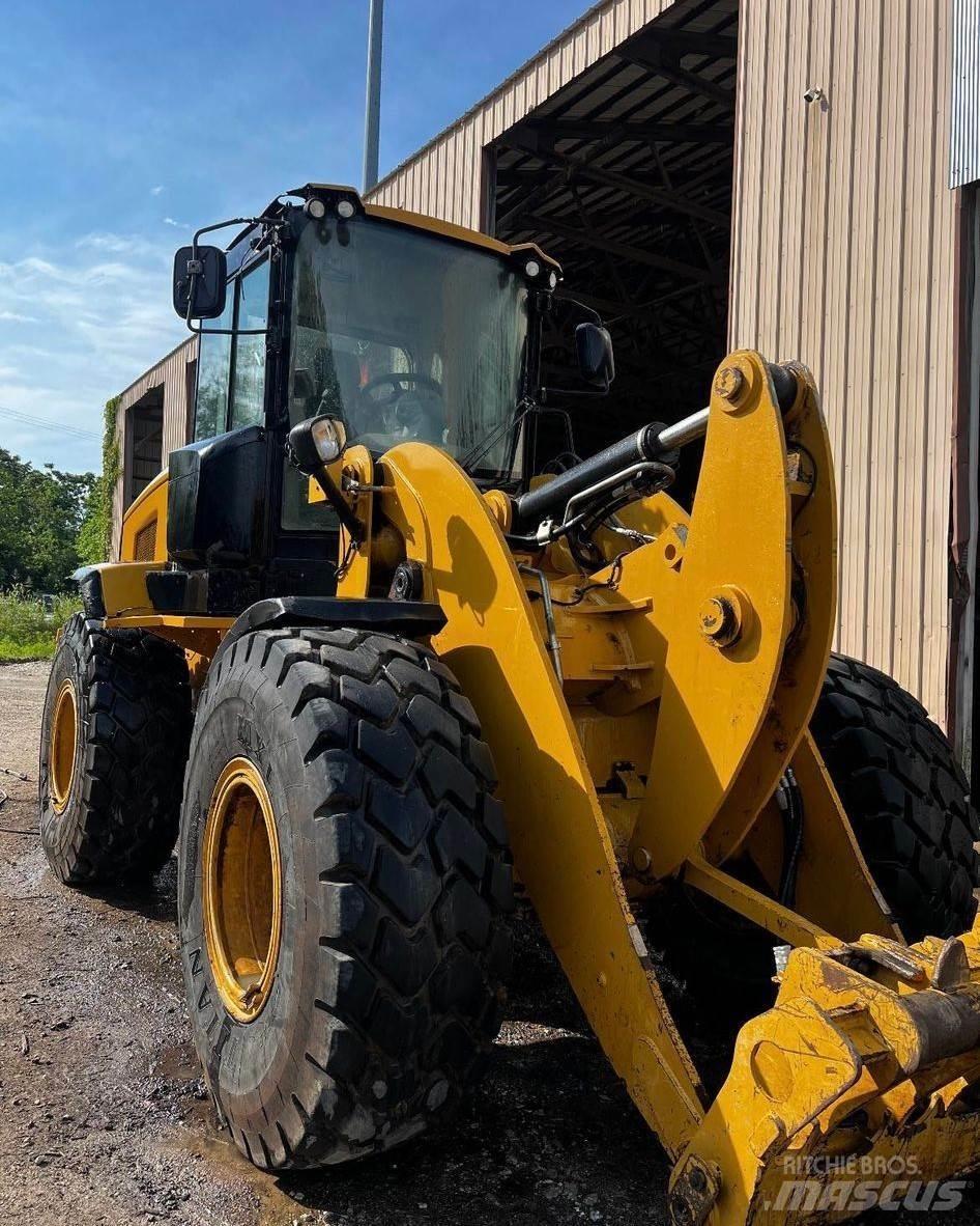 CAT 924K Naudoti ratiniai krautuvai