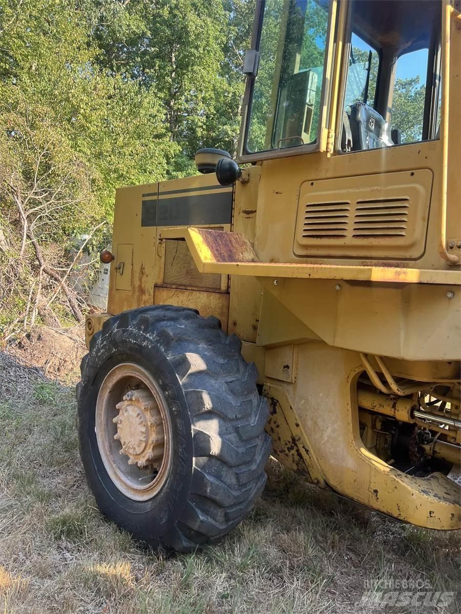 CAT 926 Naudoti ratiniai krautuvai