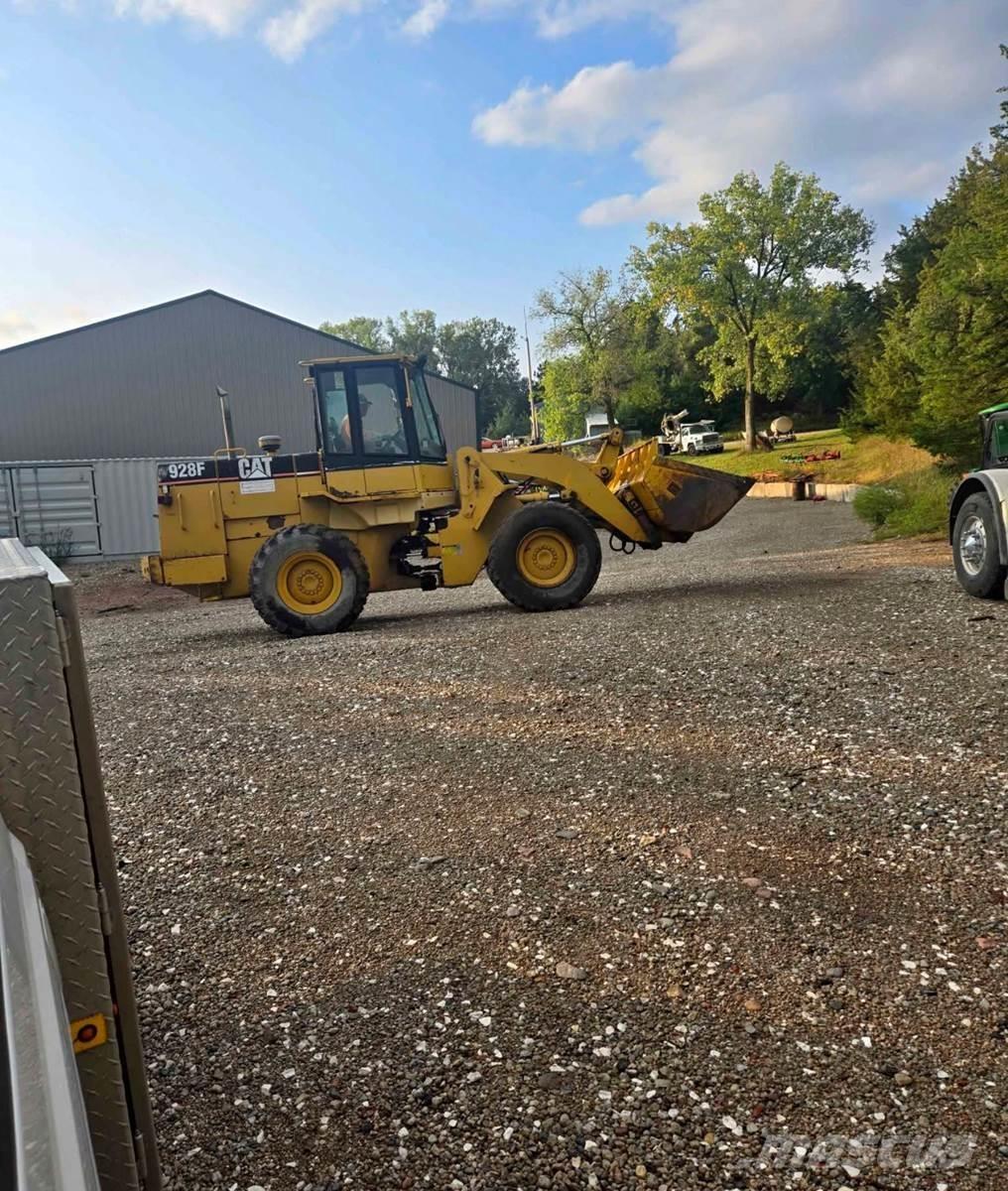 CAT 928F Naudoti ratiniai krautuvai