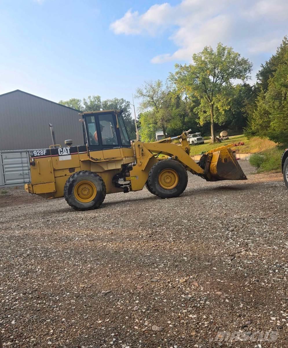 CAT 928F Naudoti ratiniai krautuvai
