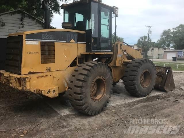 CAT 928G Naudoti ratiniai krautuvai