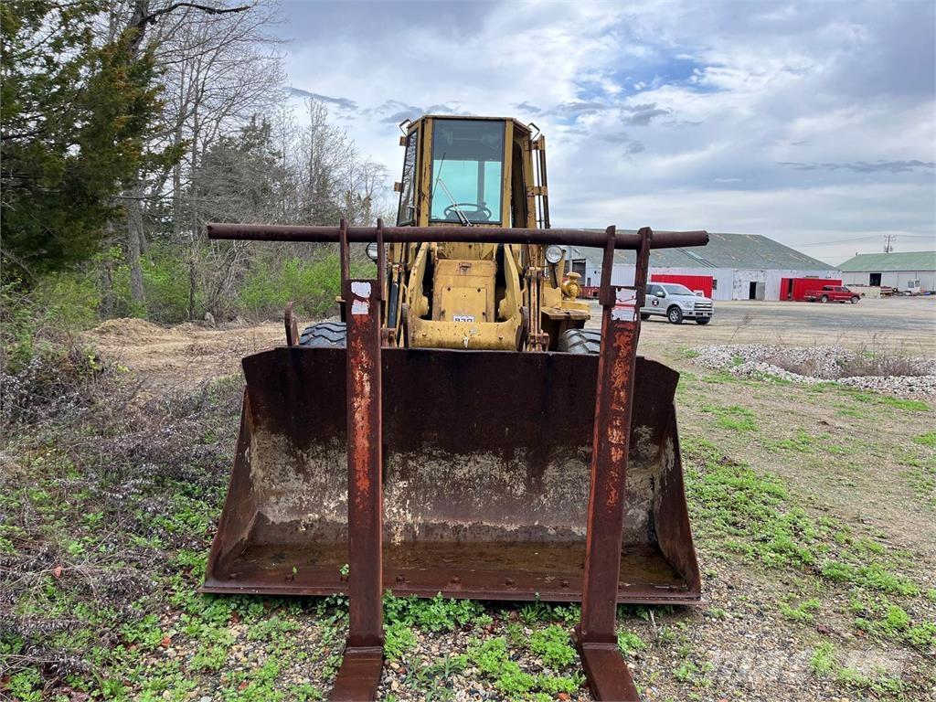 CAT 930 Naudoti ratiniai krautuvai