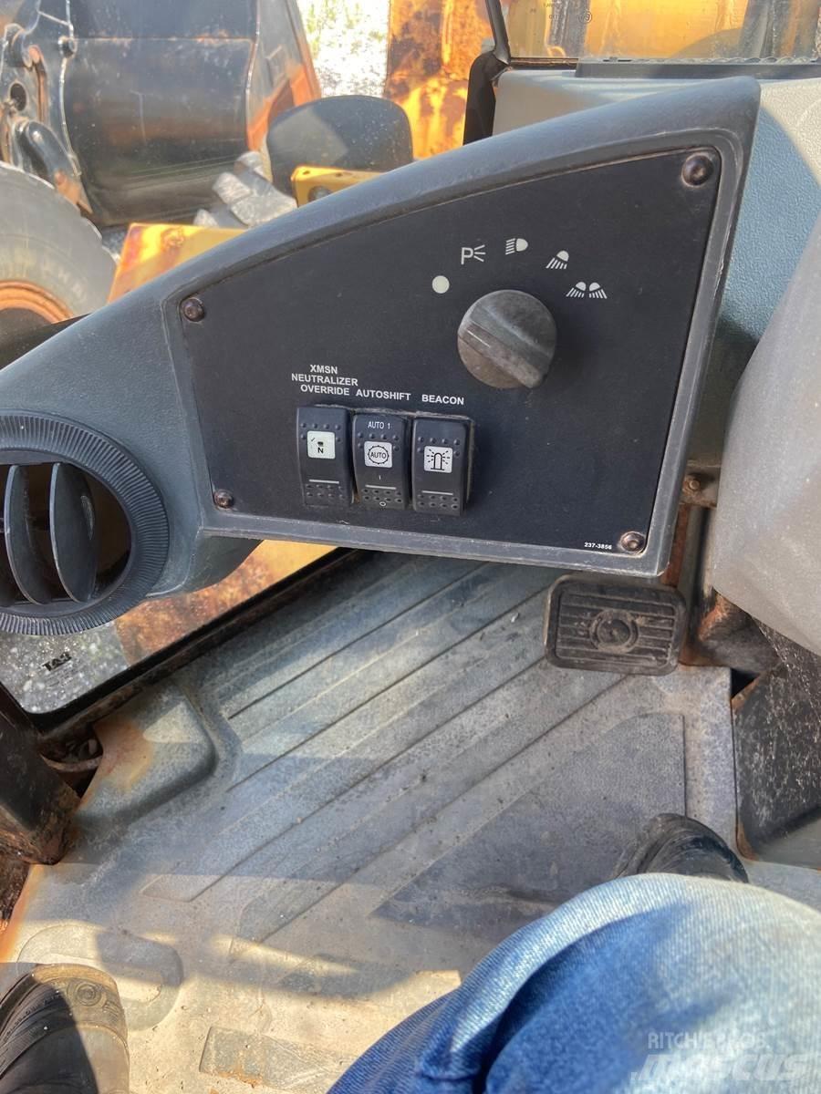 CAT 930G Naudoti ratiniai krautuvai