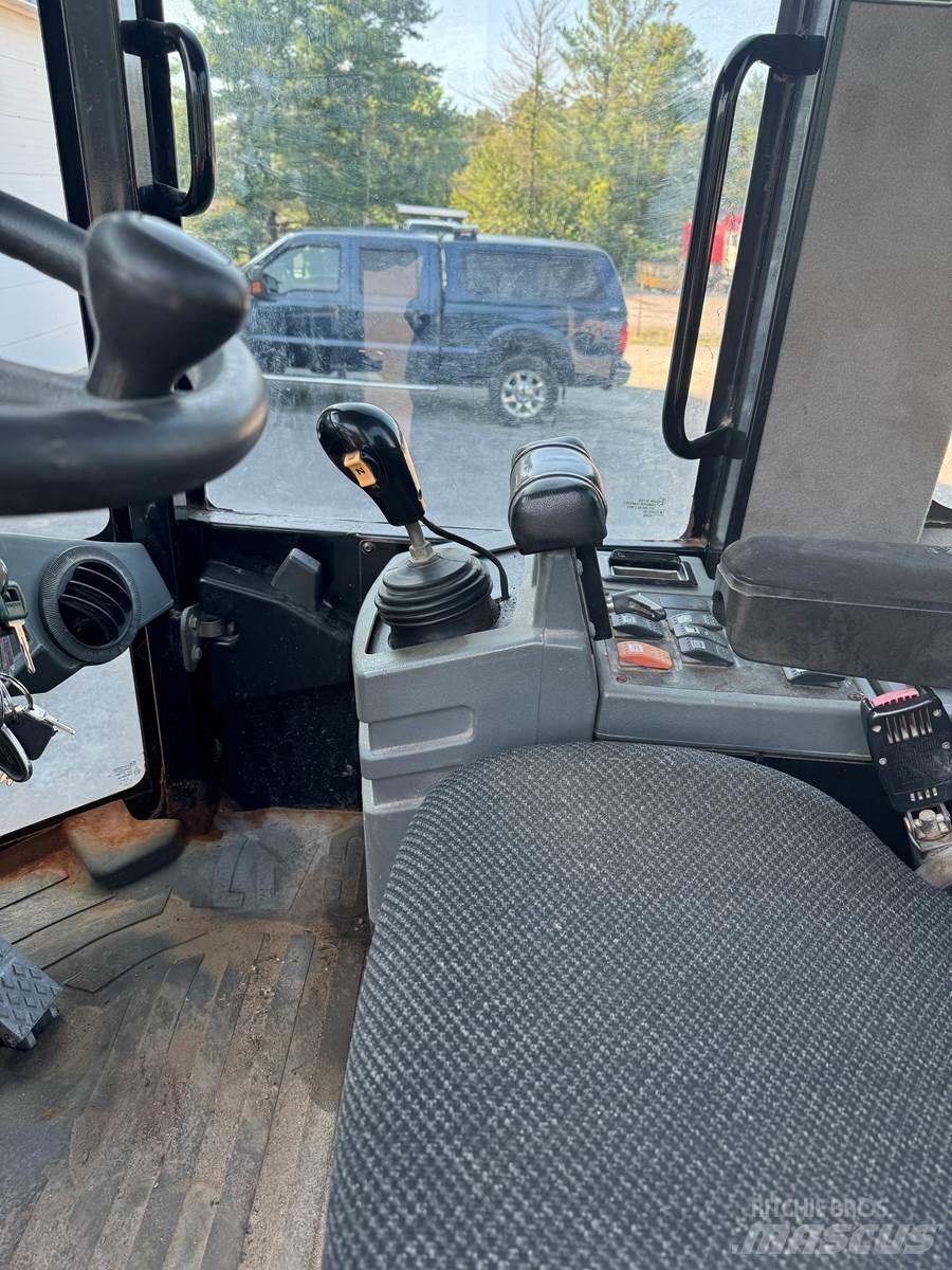 CAT 930G Naudoti ratiniai krautuvai