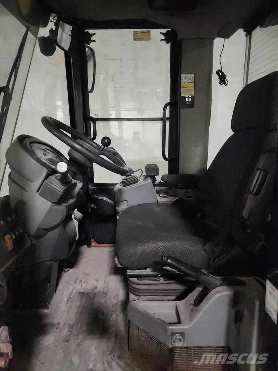 CAT 930H Naudoti ratiniai krautuvai