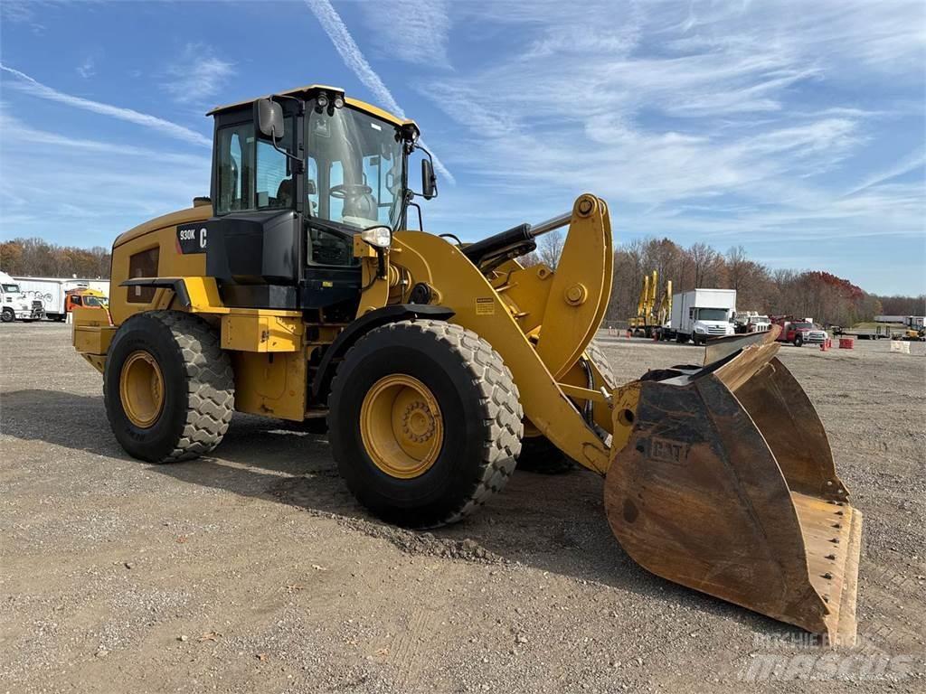 CAT 930K Naudoti ratiniai krautuvai