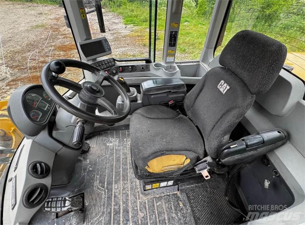 CAT 930K Naudoti ratiniai krautuvai