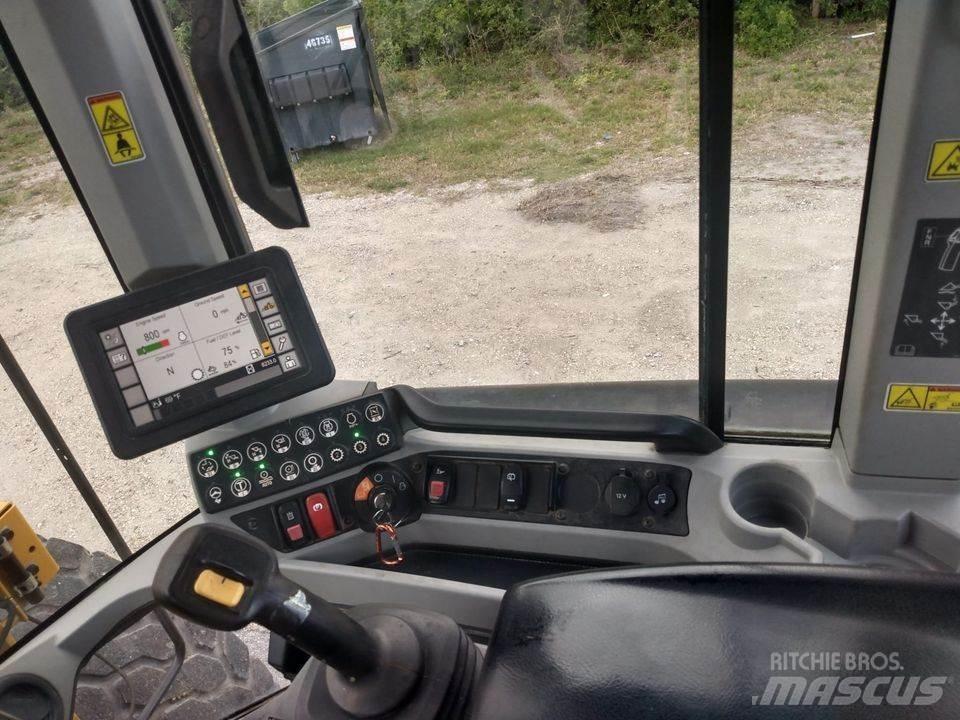 CAT 930M Naudoti ratiniai krautuvai