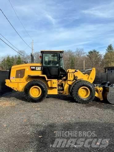 CAT 930M Naudoti ratiniai krautuvai