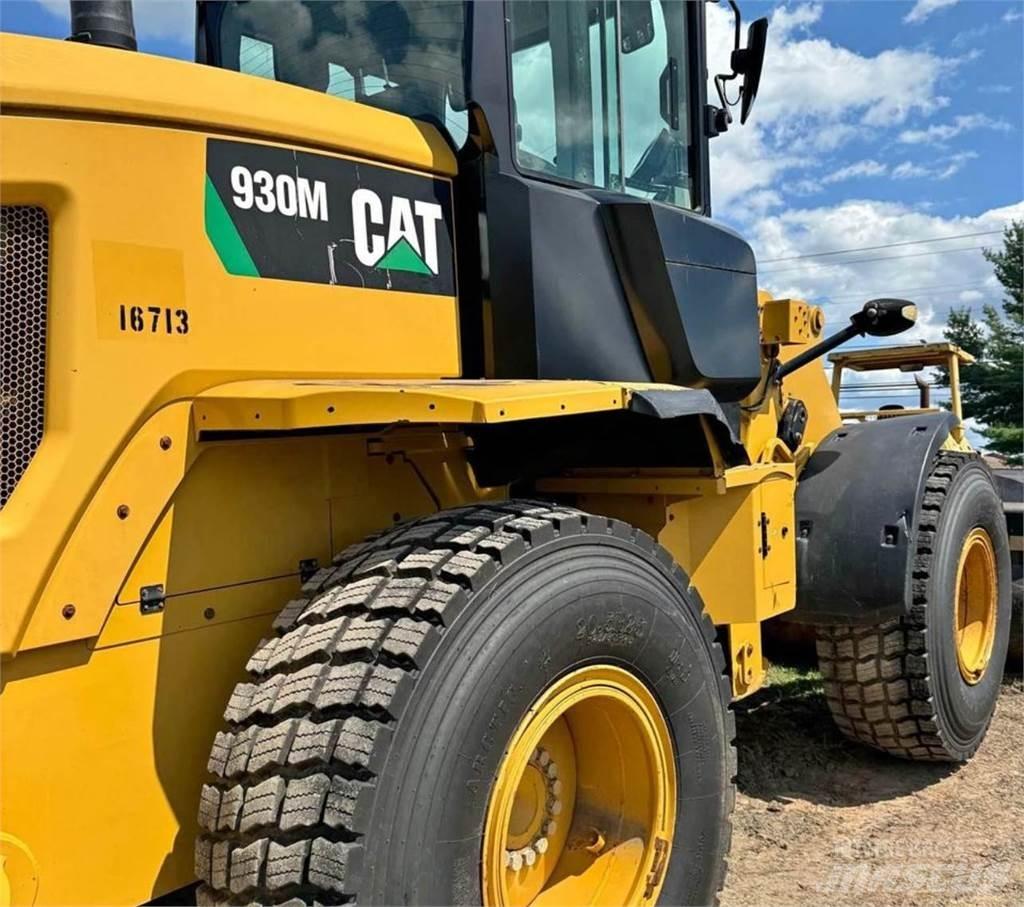 CAT 930M Naudoti ratiniai krautuvai