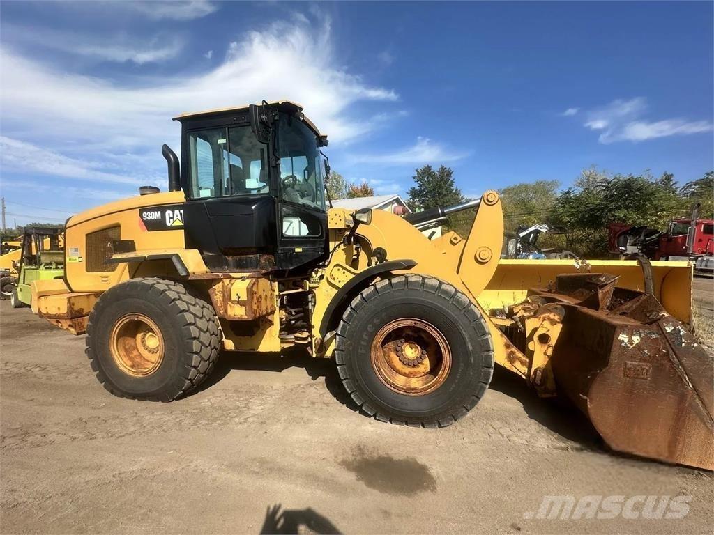 CAT 930M Naudoti ratiniai krautuvai