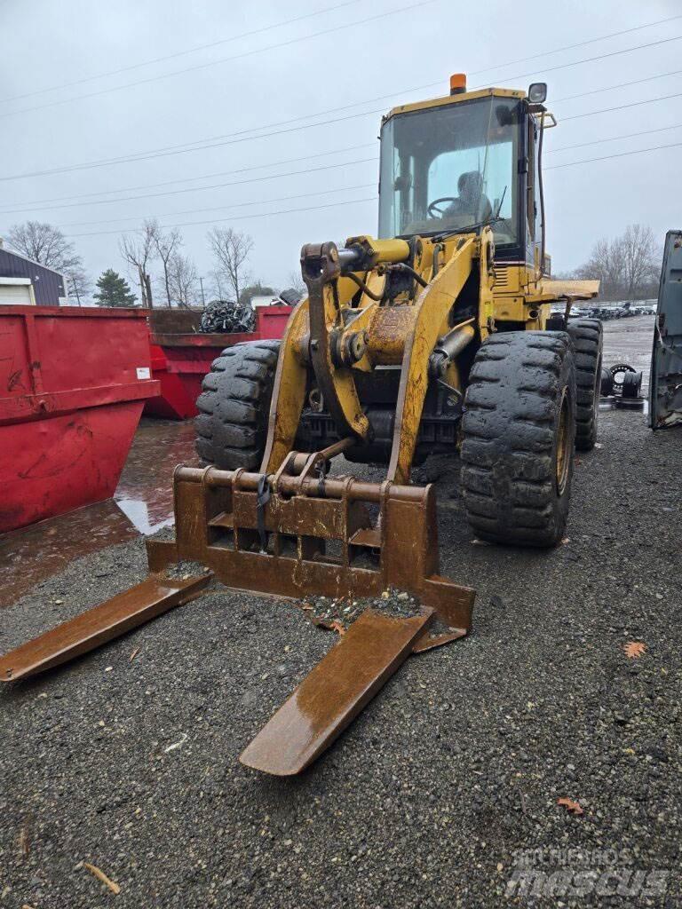 CAT 938F Naudoti ratiniai krautuvai