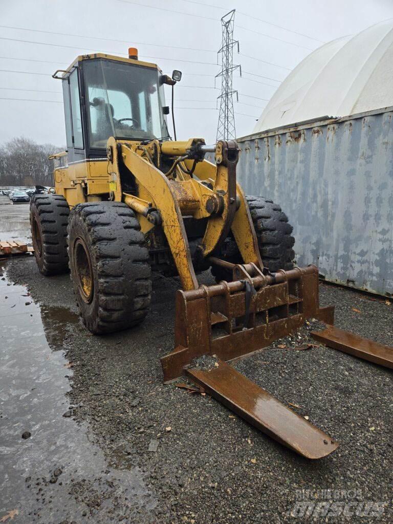 CAT 938F Naudoti ratiniai krautuvai