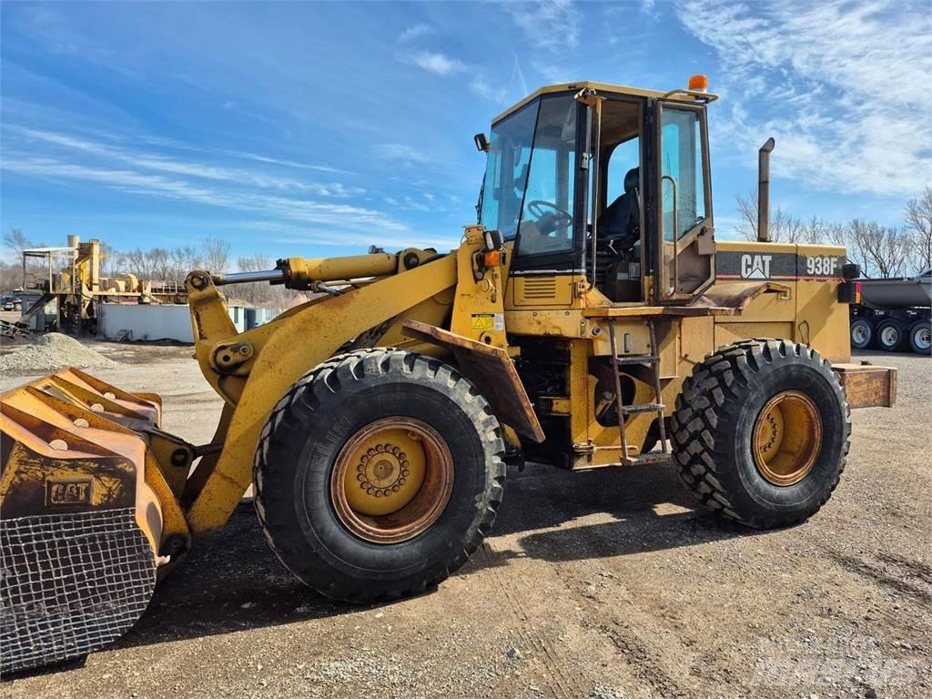 CAT 938F Naudoti ratiniai krautuvai