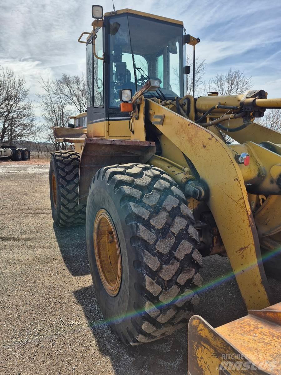 CAT 938F Naudoti ratiniai krautuvai
