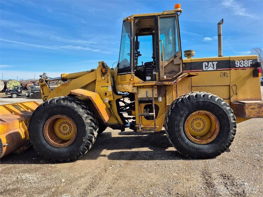 CAT 938F Naudoti ratiniai krautuvai