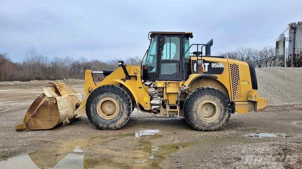 CAT 950M Naudoti ratiniai krautuvai