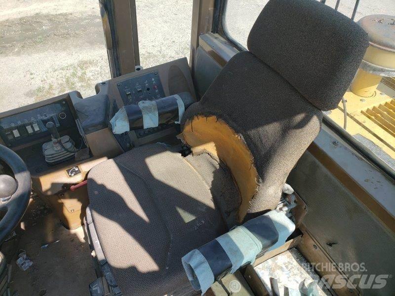 CAT 960F Naudoti ratiniai krautuvai